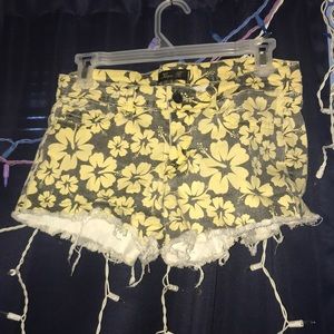 🌼Floral Jean Shorts🌼